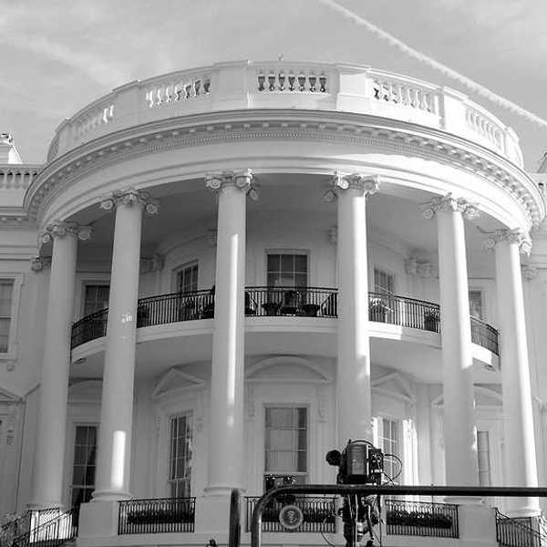 A black and white photo of the front of the White House in Washington, DC