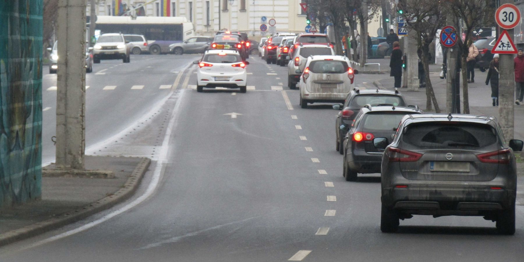 A city street filled with lots of traffic.