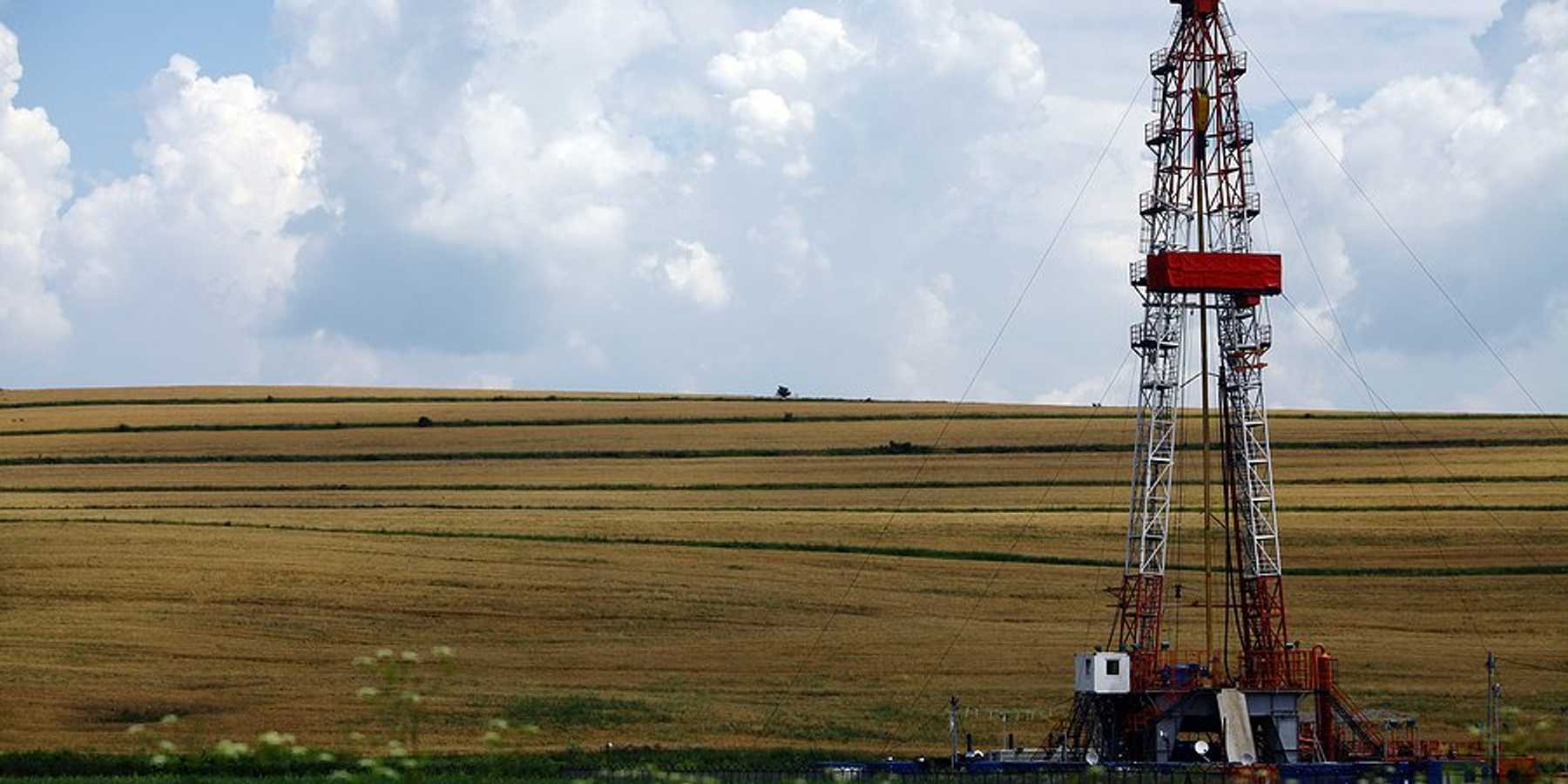 A fracking platform next to a farm field.