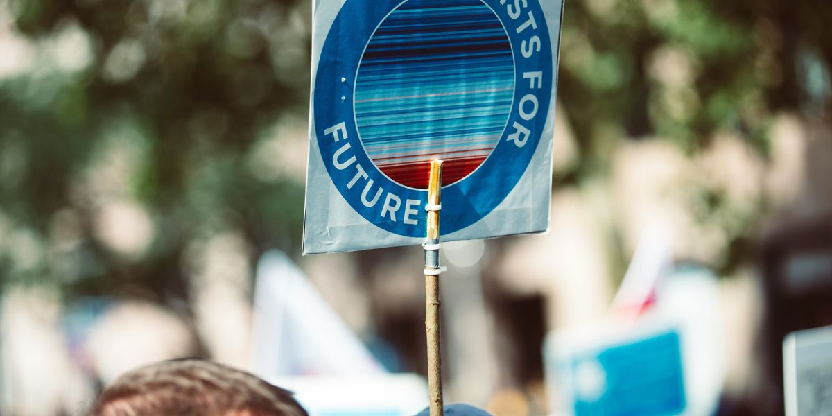 A person holds a sign that reads "scientists for future."