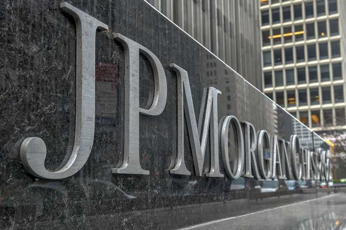 A sign in a city with the words JP Morgan Chase