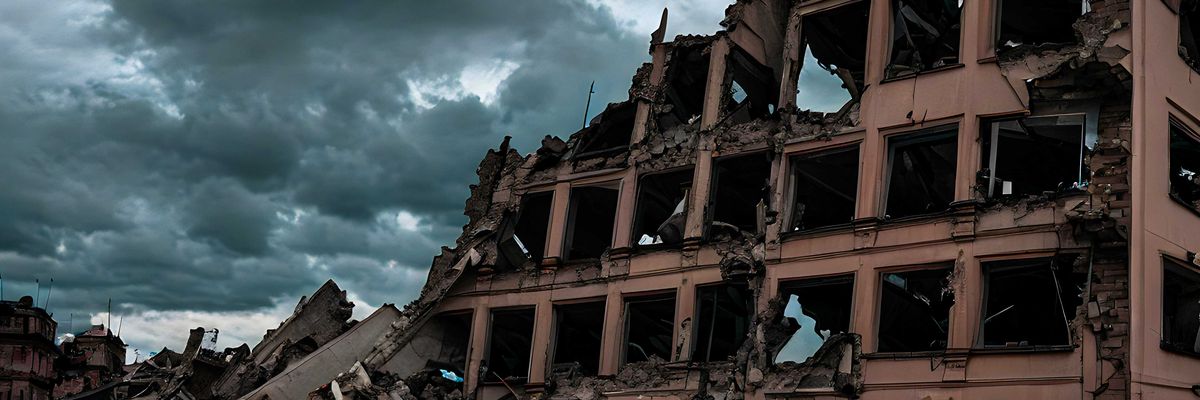 a very large building that has been destroyed