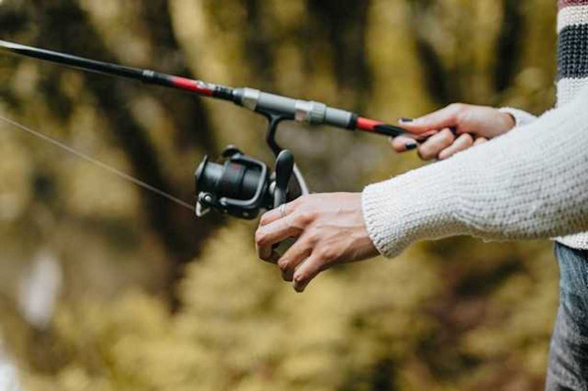 A view of a woman's hands with a fishing pole