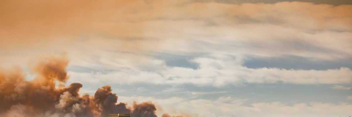 A view of the Eaton fire , looking towards the west coast from Koreatown, Los Angeles