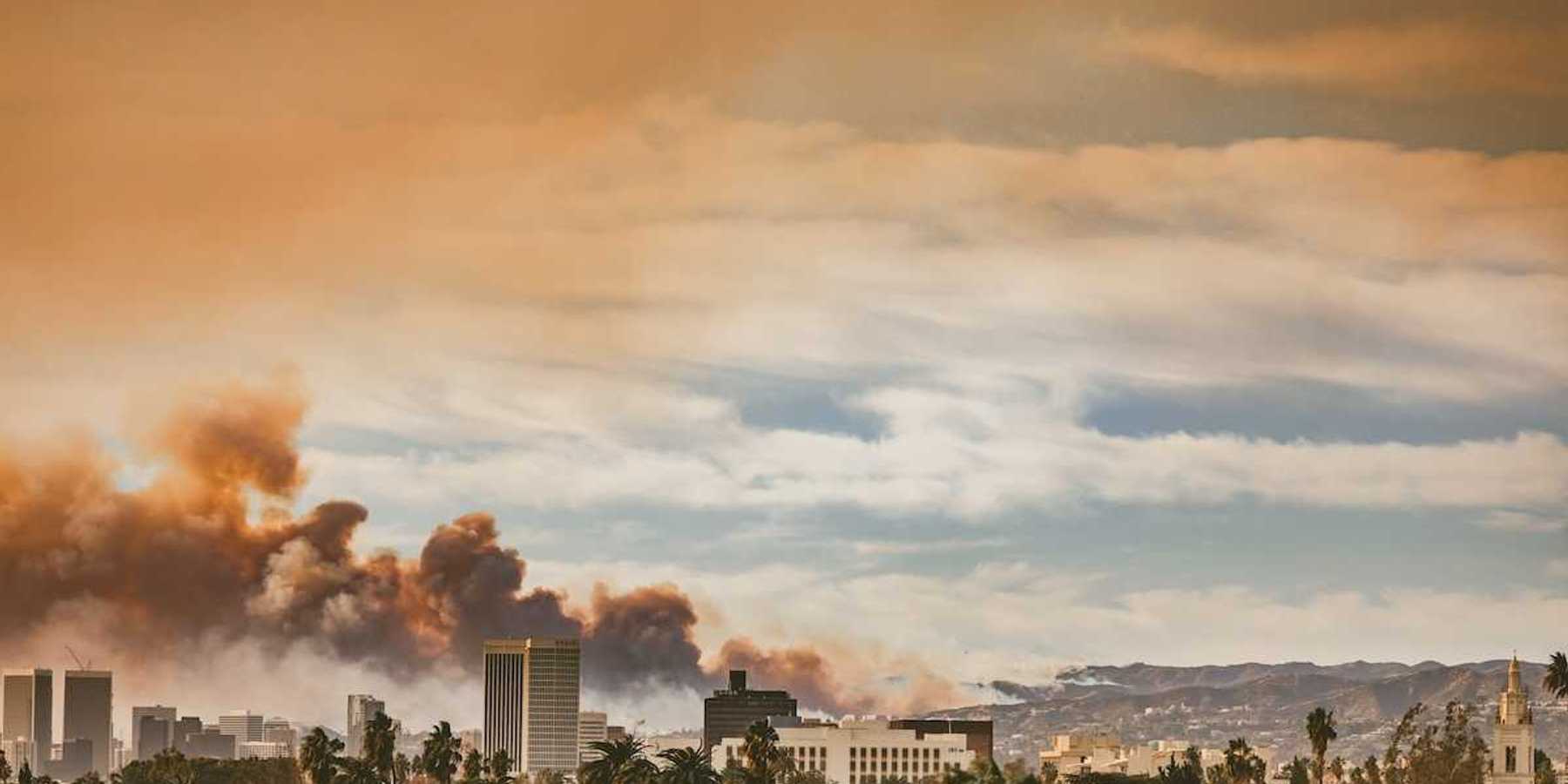 A view of the Eaton fire , looking towards the west coast from Koreatown, Los Angeles