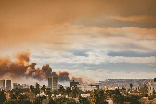 A view of the Eaton fire , looking towards the west coast from Koreatown, Los Angeles