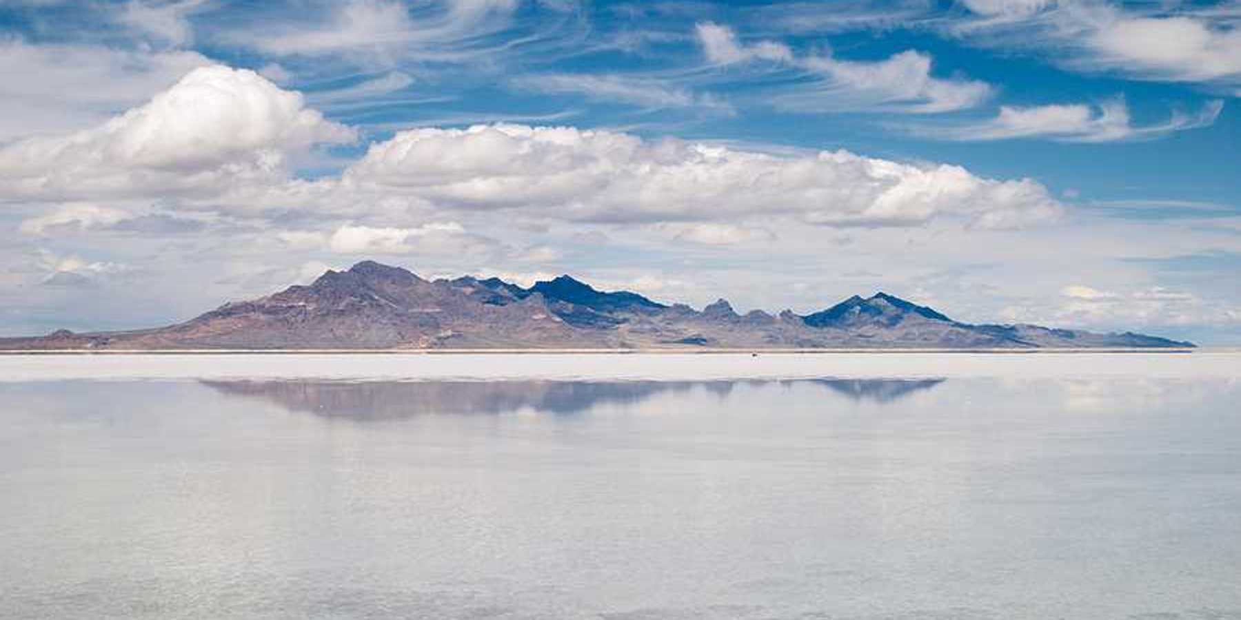 A view of the Great Salt Lake with mountains in the background
