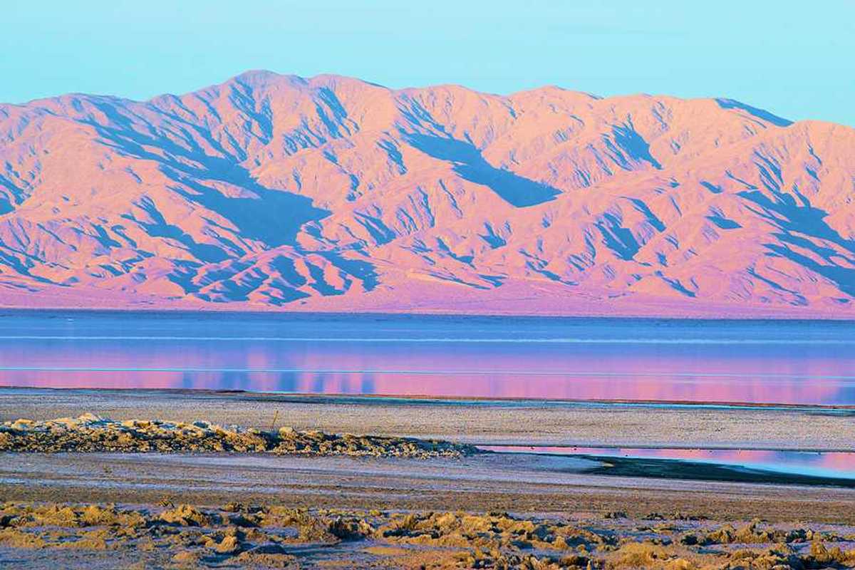 A view of the Salton Sea with mountains in the background