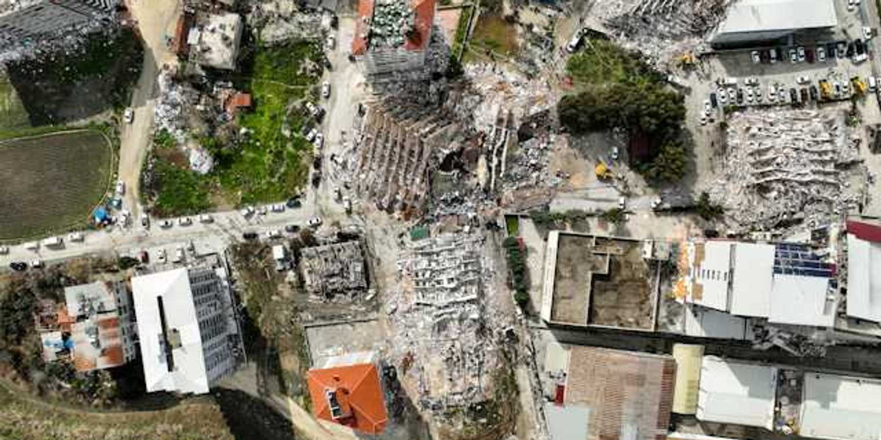Aerial view of a city with lots of rubble