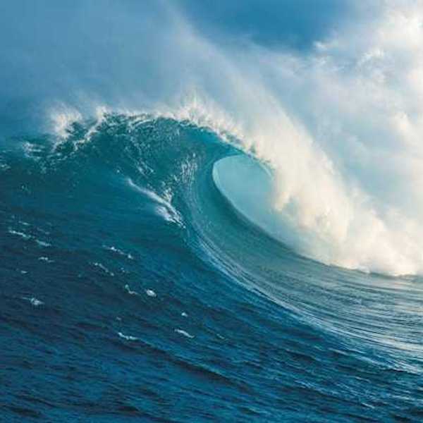 An ocean wave breaking toward the shore