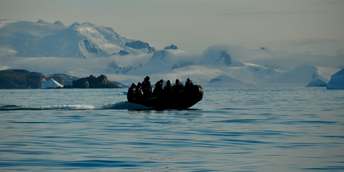 boat mountains antarctica