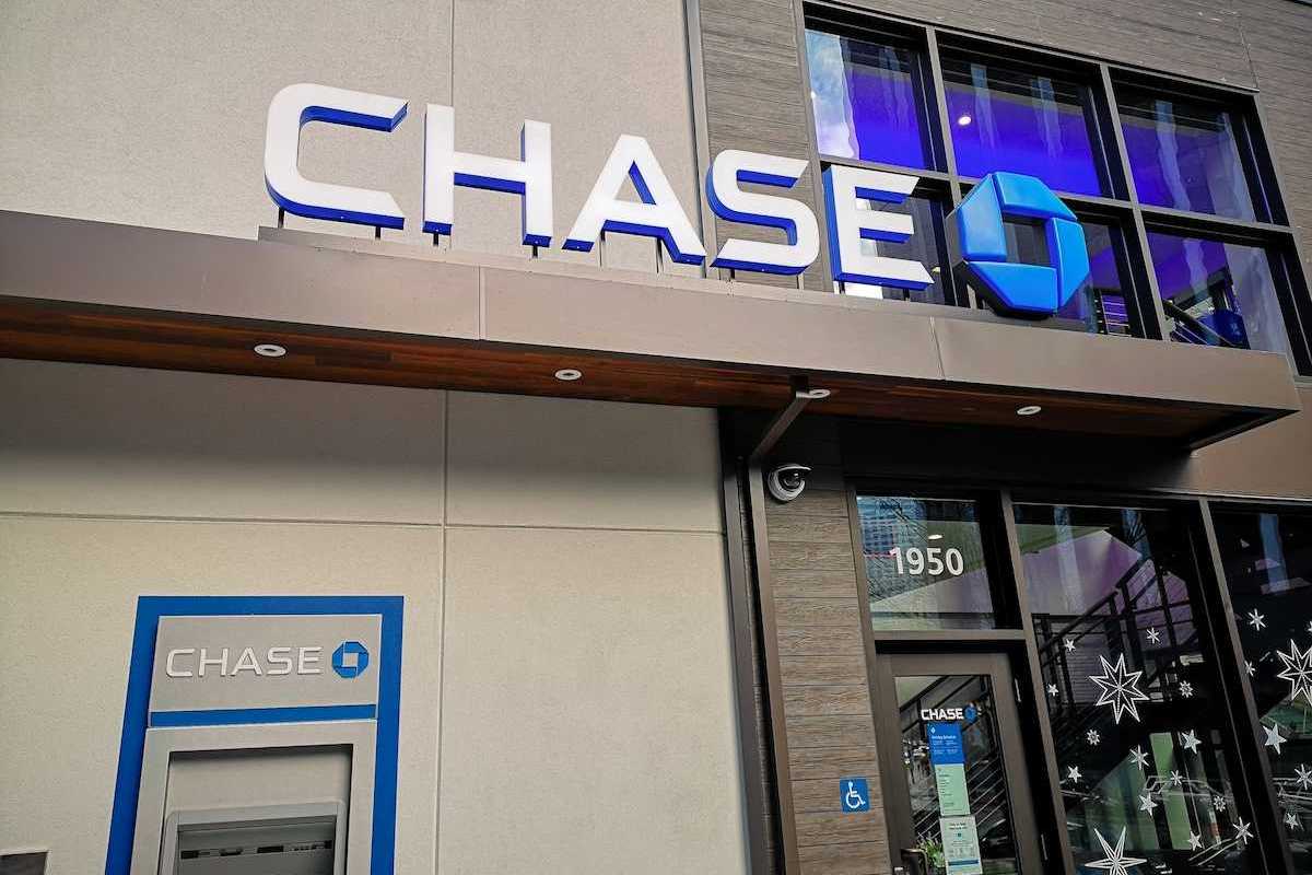 Chase Bank business front.