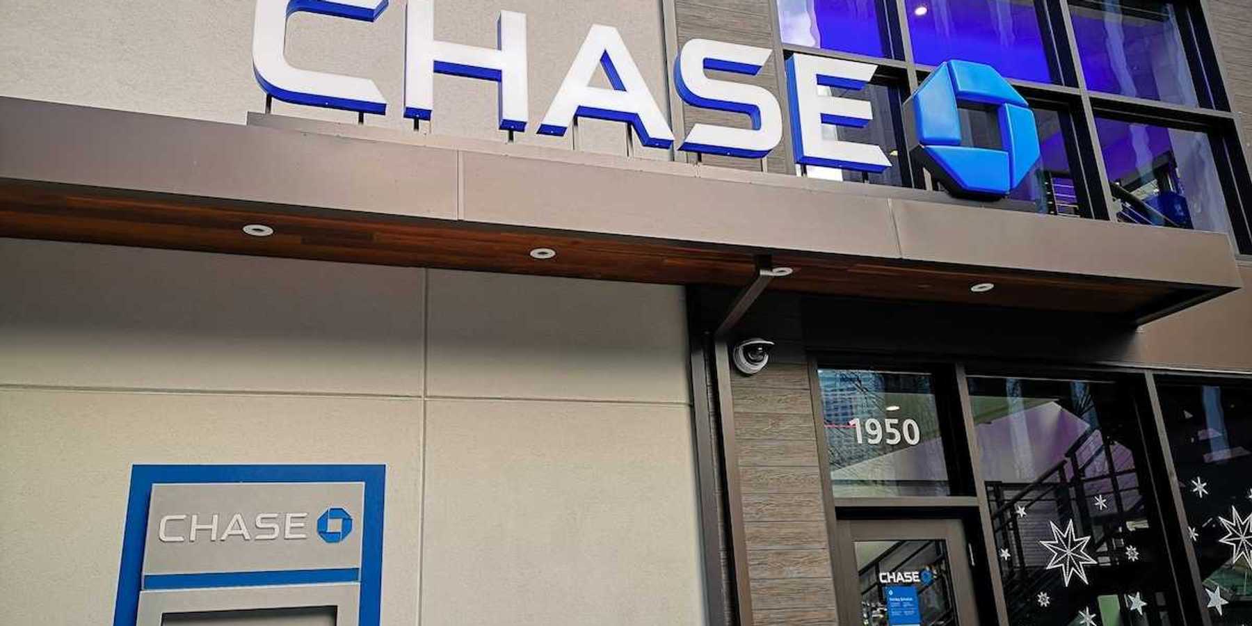 Chase Bank business front.