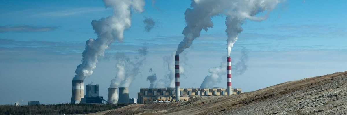 Coal burning power plant spewing emissions