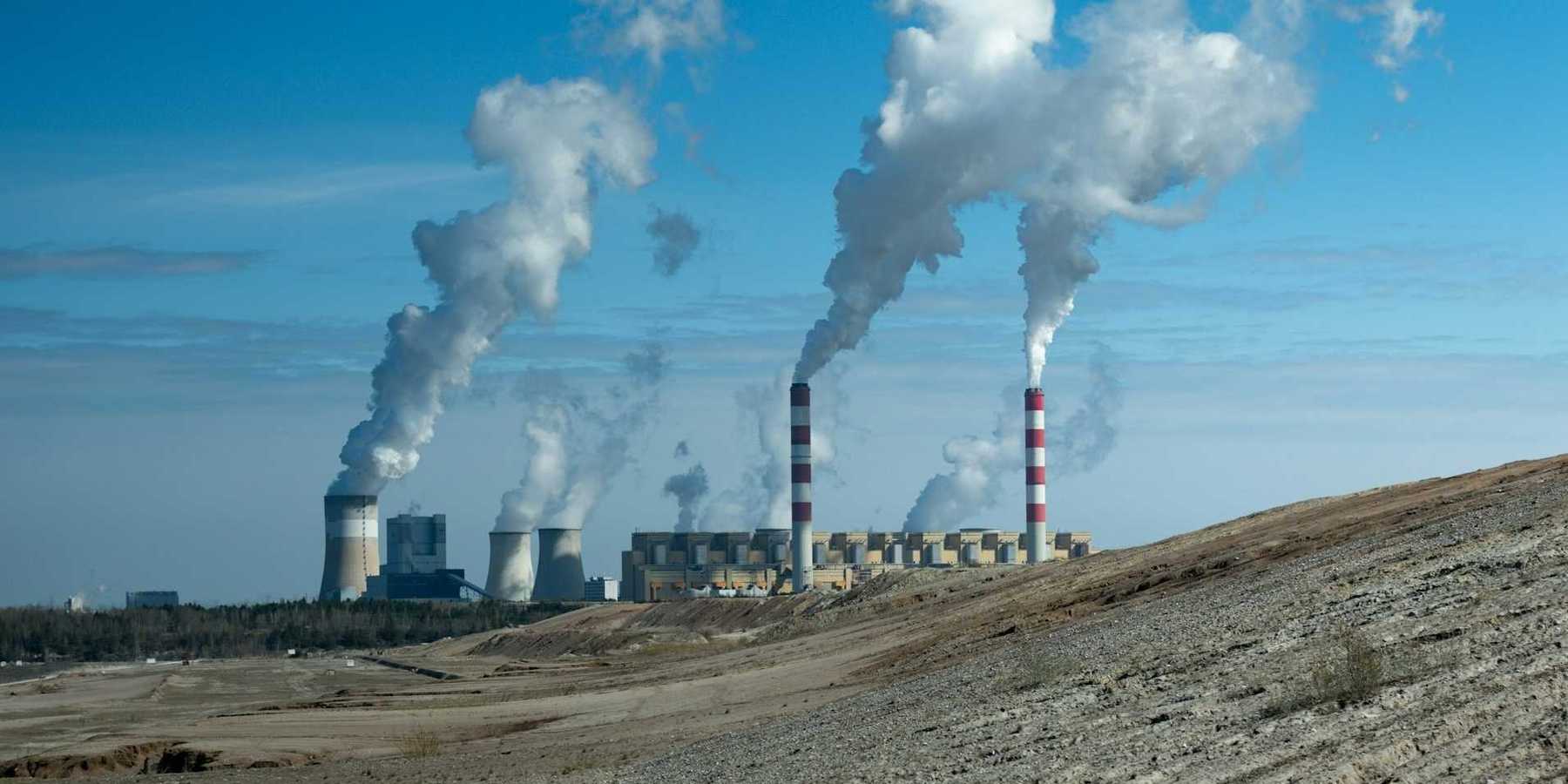 Coal burning power plant spewing emissions