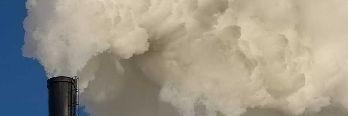 Coal plant emitting pollution