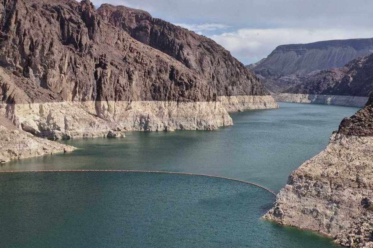 Colorado River behind Glen Canyon Dam showing the bathtub ring