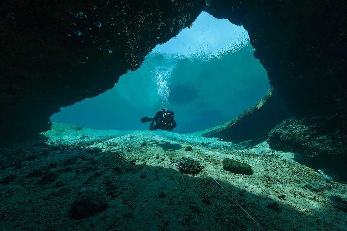 Divers doing underwater cave diving in Florida Jackson Blue cave