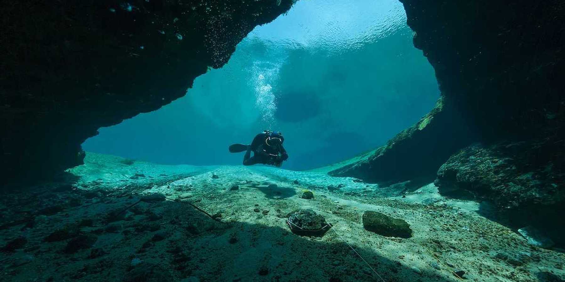 Divers doing underwater cave diving in Florida Jackson Blue cave