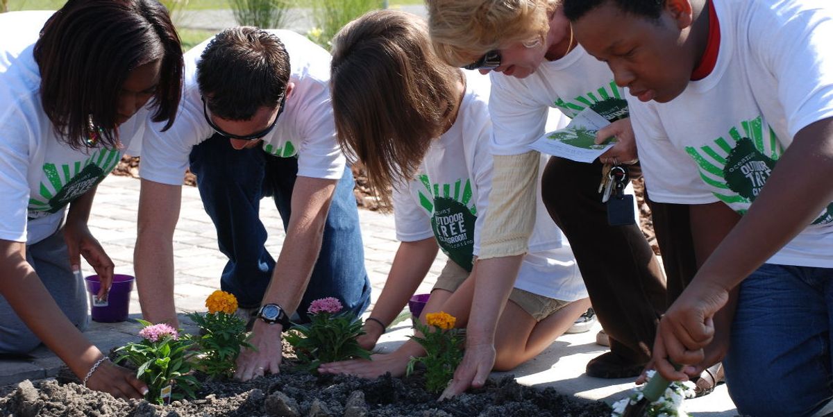 Earth Day students 