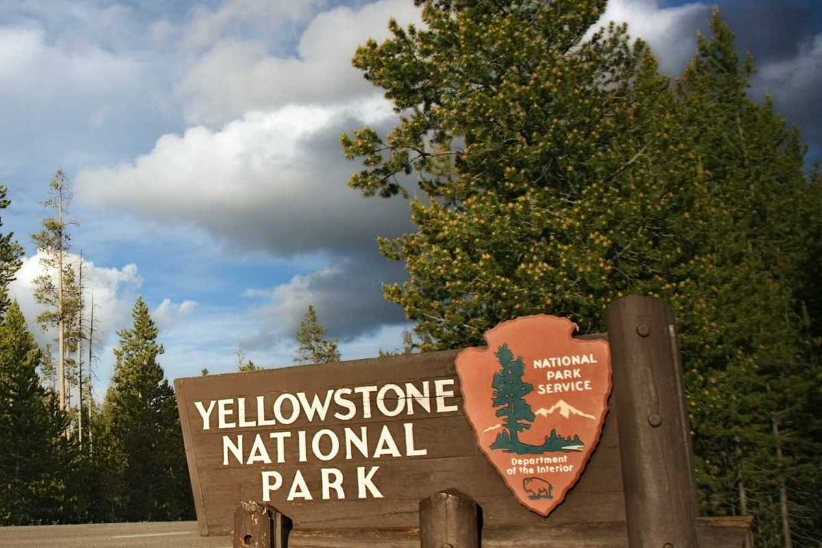 Entrance sign to Yellowstone National Park