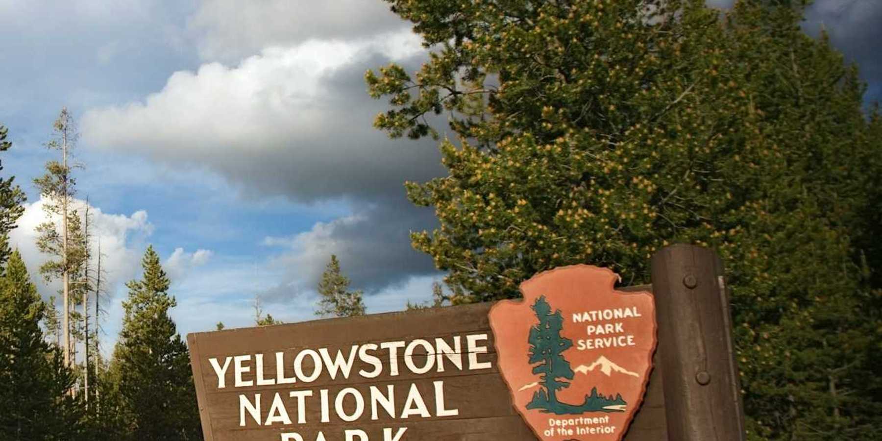 Entrance sign to Yellowstone National Park