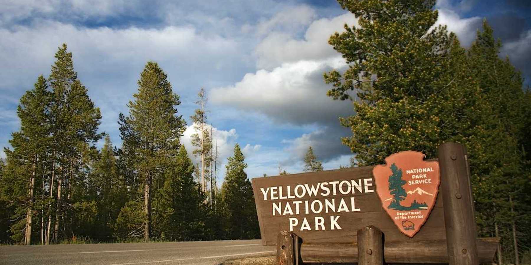 Entrance sign to Yellowstone National Park