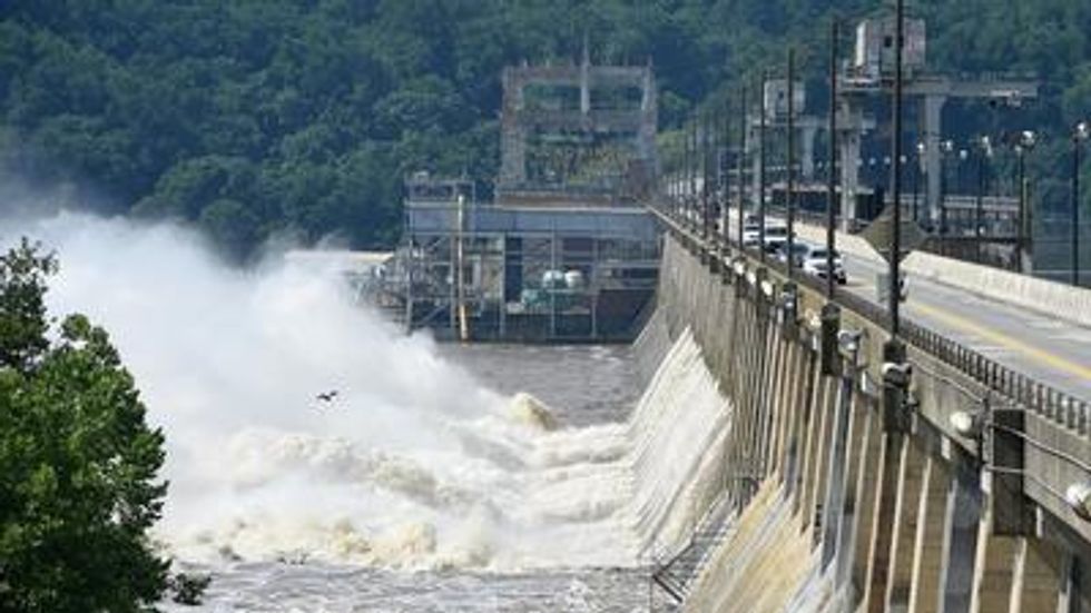 How much Susquehanna River debris could have passed through Conowingo Dam floodgates?