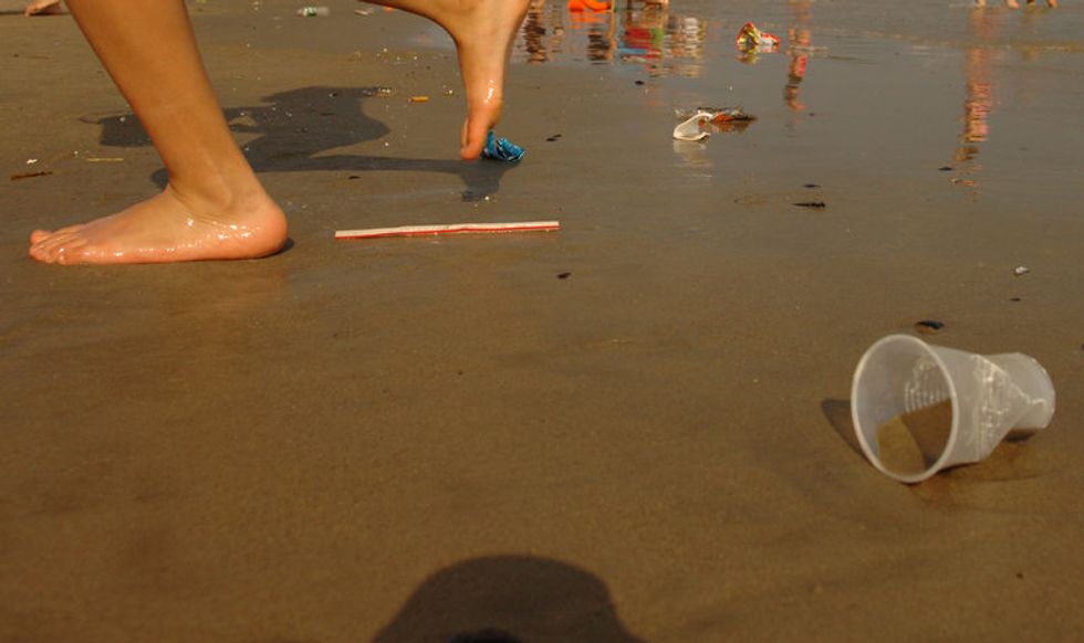 Bans on plastic straws in restaurants expand to more cities