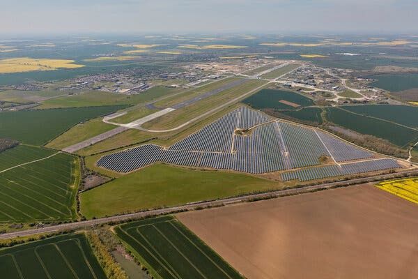 BP reports a huge loss and vows to increase renewable investment