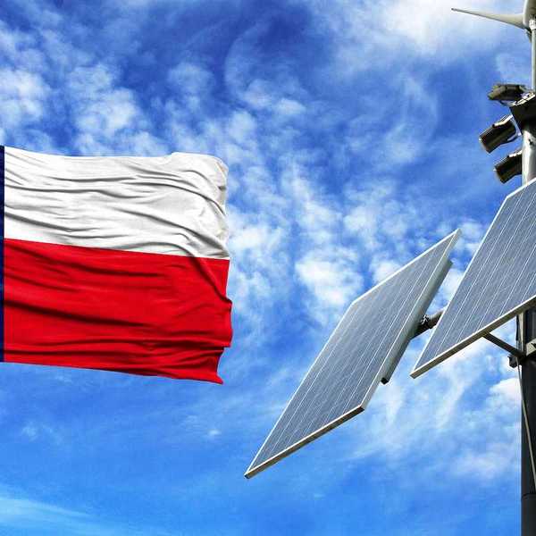 Flag of Texas adjacent to solar panels