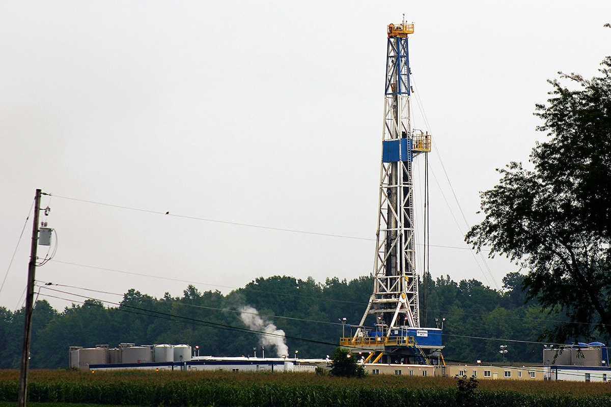 Fracking well - drilling rig, storage tanks and temporary structures