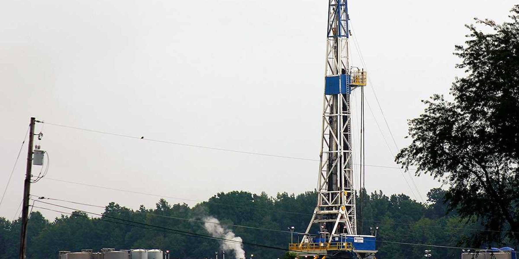 Fracking well - drilling rig, storage tanks and temporary structures