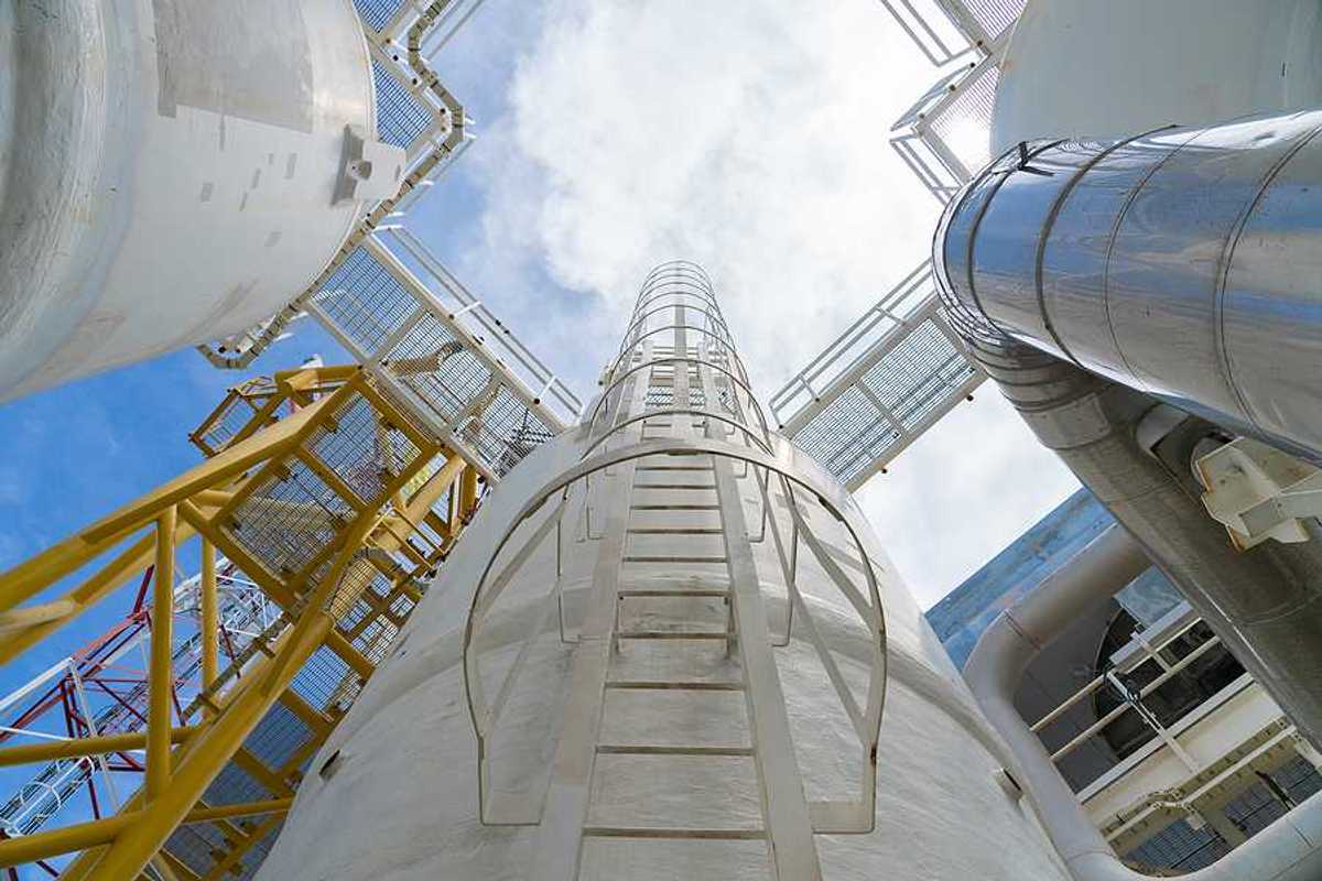 Gas dehydration process to remove moisture from gas before enter to carbon dioxide unit, pressurize vessel and piping of petrochemical industry.