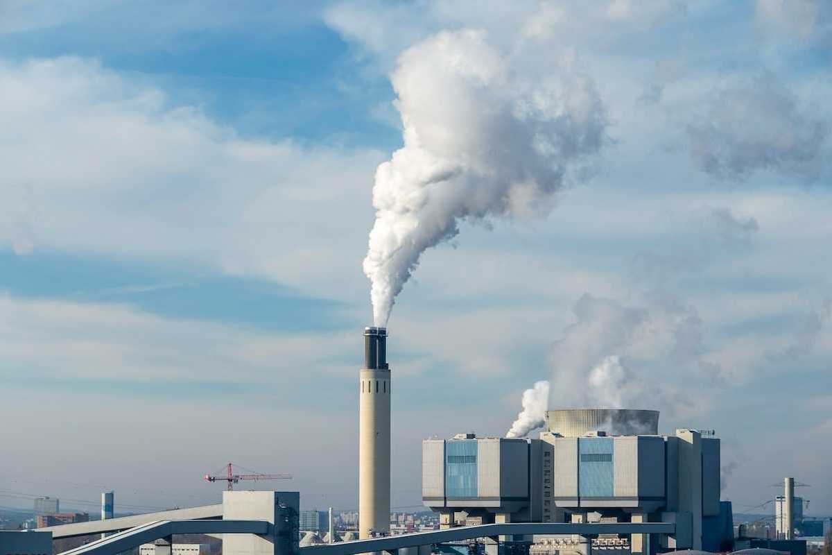 Gas-fired power plant in Berlin, smokestack emitting smoke