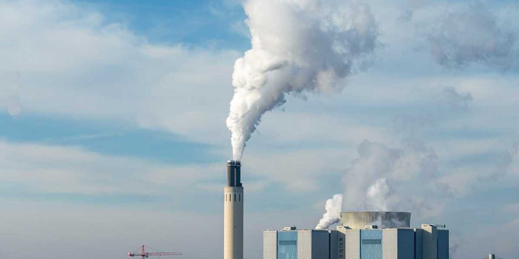 Gas-fired power plant in Berlin, smokestack emitting smoke