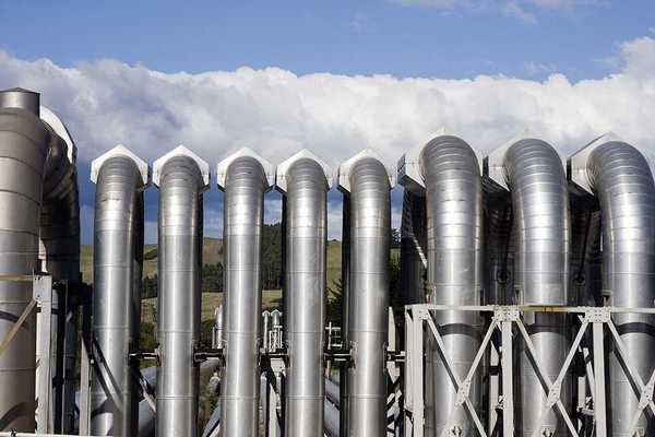 Geothermal power plant with silver pipes
