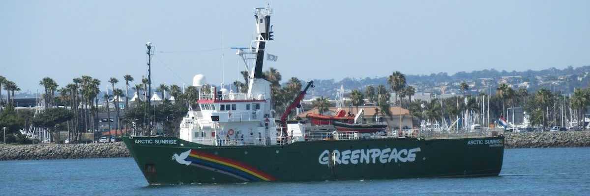 Greenpeace vessel, The "Arctic Sunrise" under sail