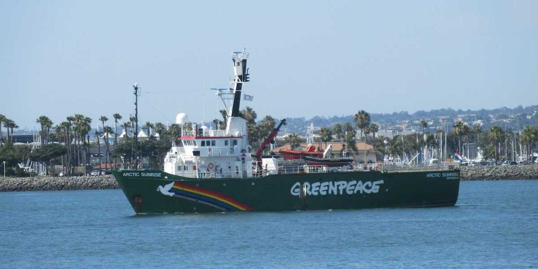 Greenpeace vessel, The "Arctic Sunrise" under sail