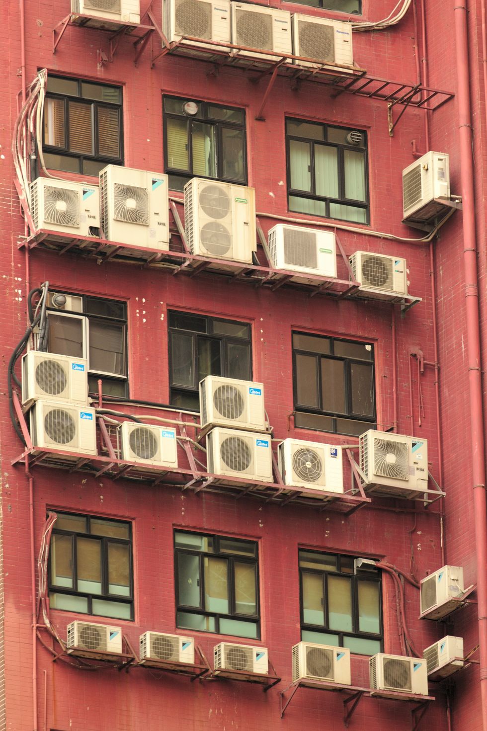 How to use your air conditioner to save money and energy