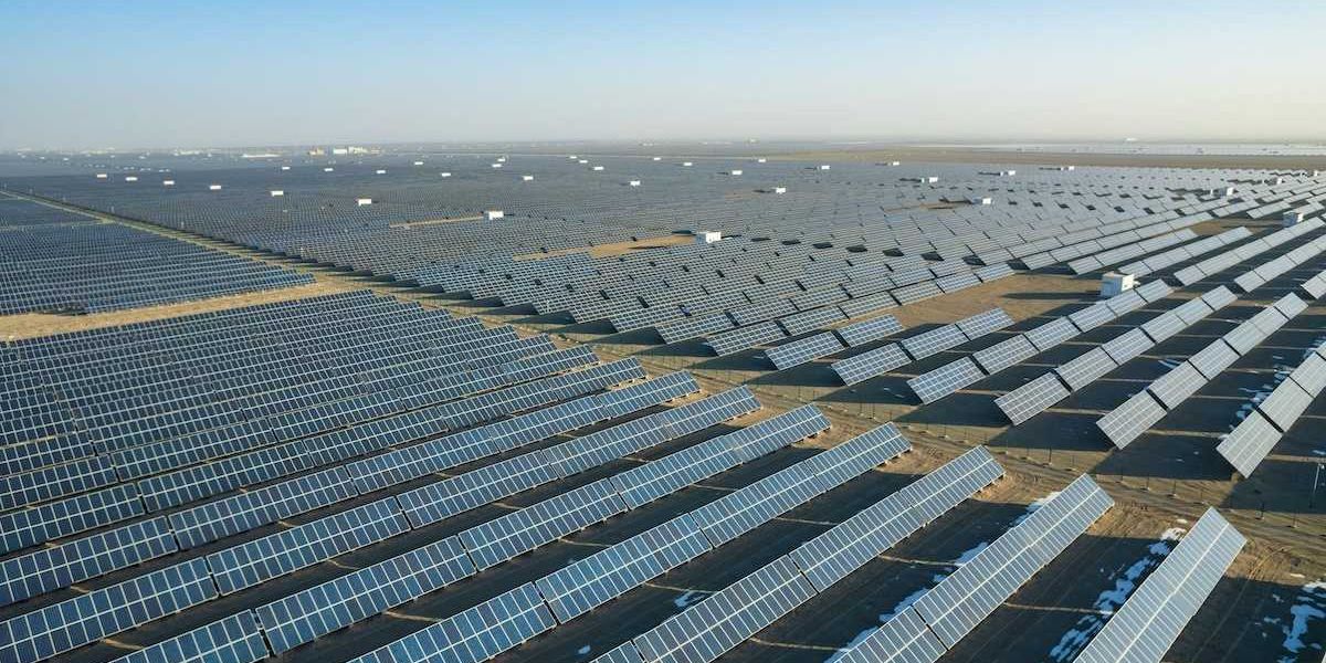 Huge solar array in Dunhuang, China