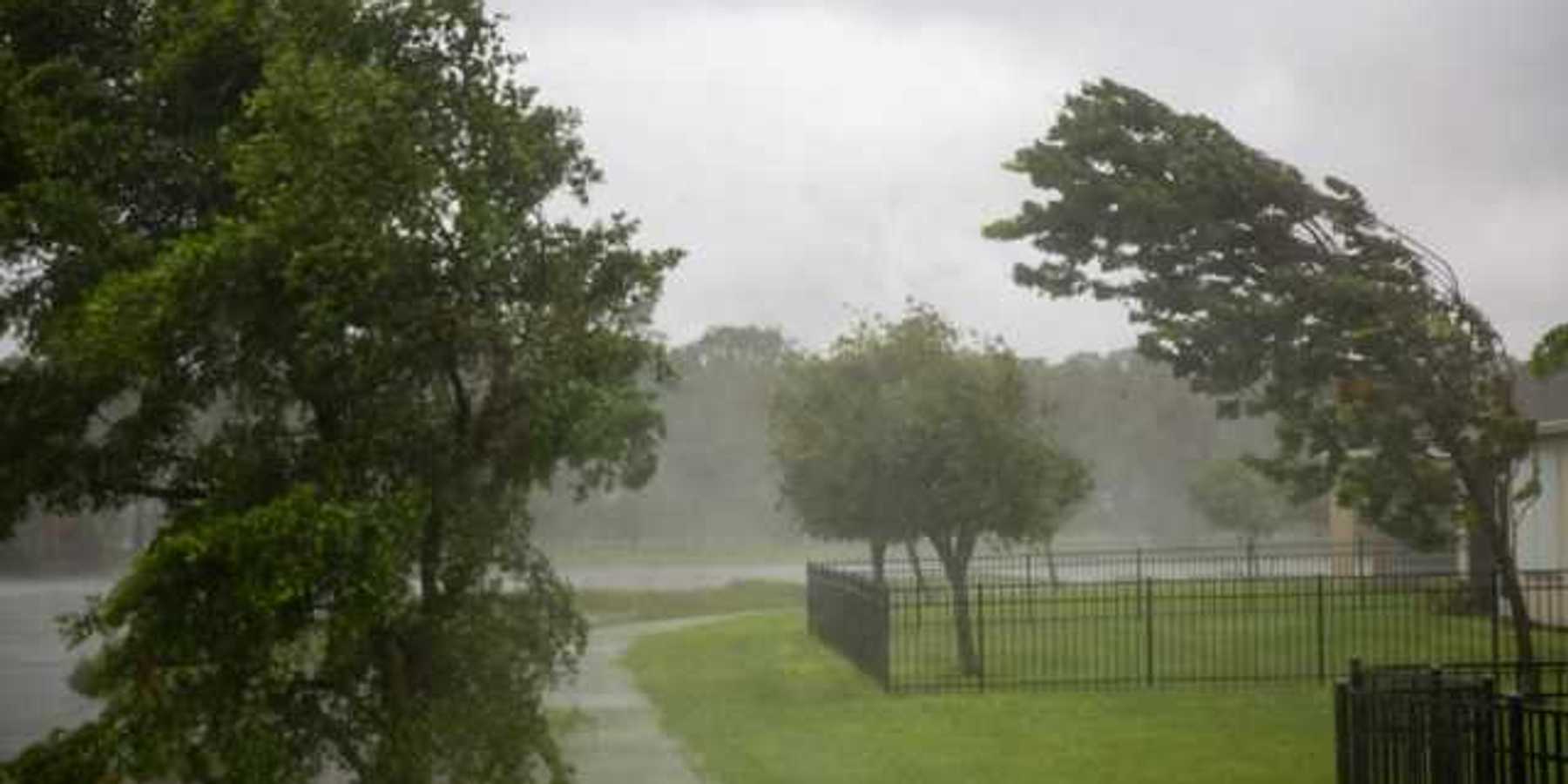 Hurricane Ian eye wall arriving