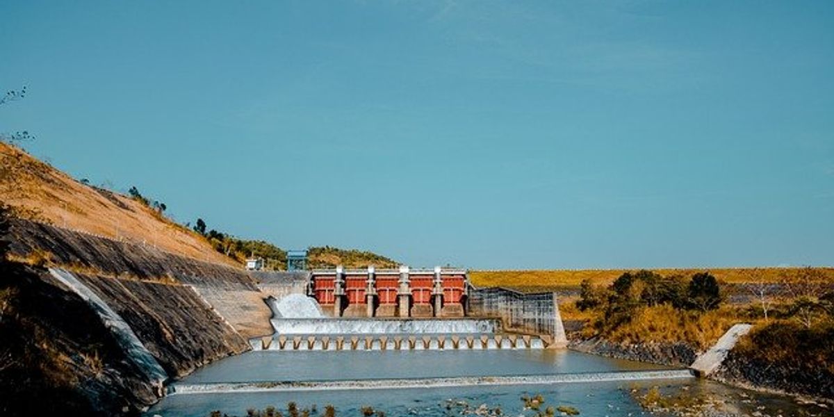 Hydroelectric dam located between two dry hills