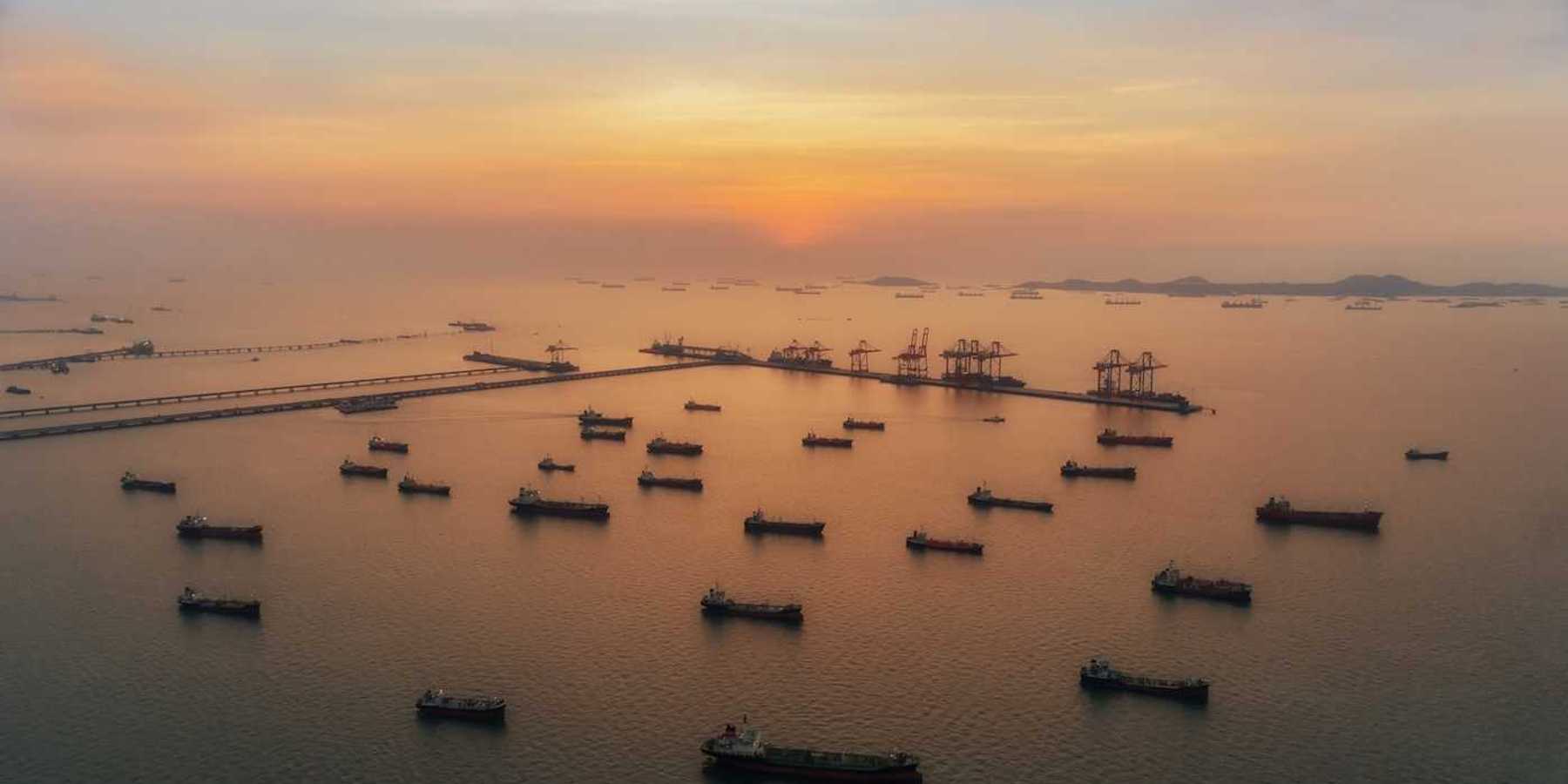 Idle ships awaiting offloading or clearance to move