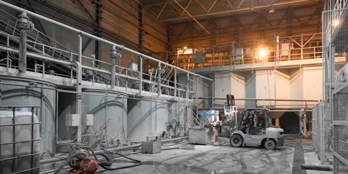 Interior of an industrial plant with a dusty forklift.