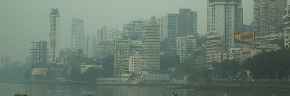 Mumbai, India, cloaked in dirty air pollution