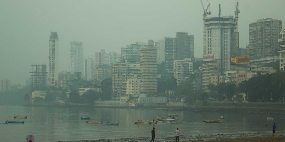 Mumbai, India, cloaked in dirty air pollution