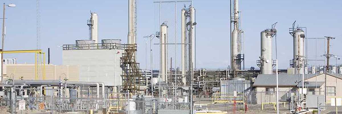 Natural gas pipe line compressor processing station