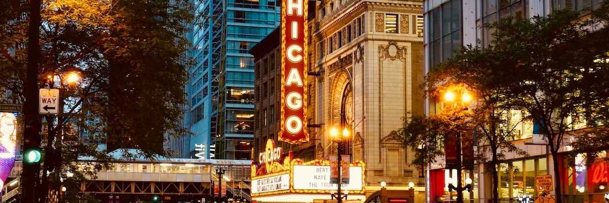 Nightime street traffic on the Chicago Loop
