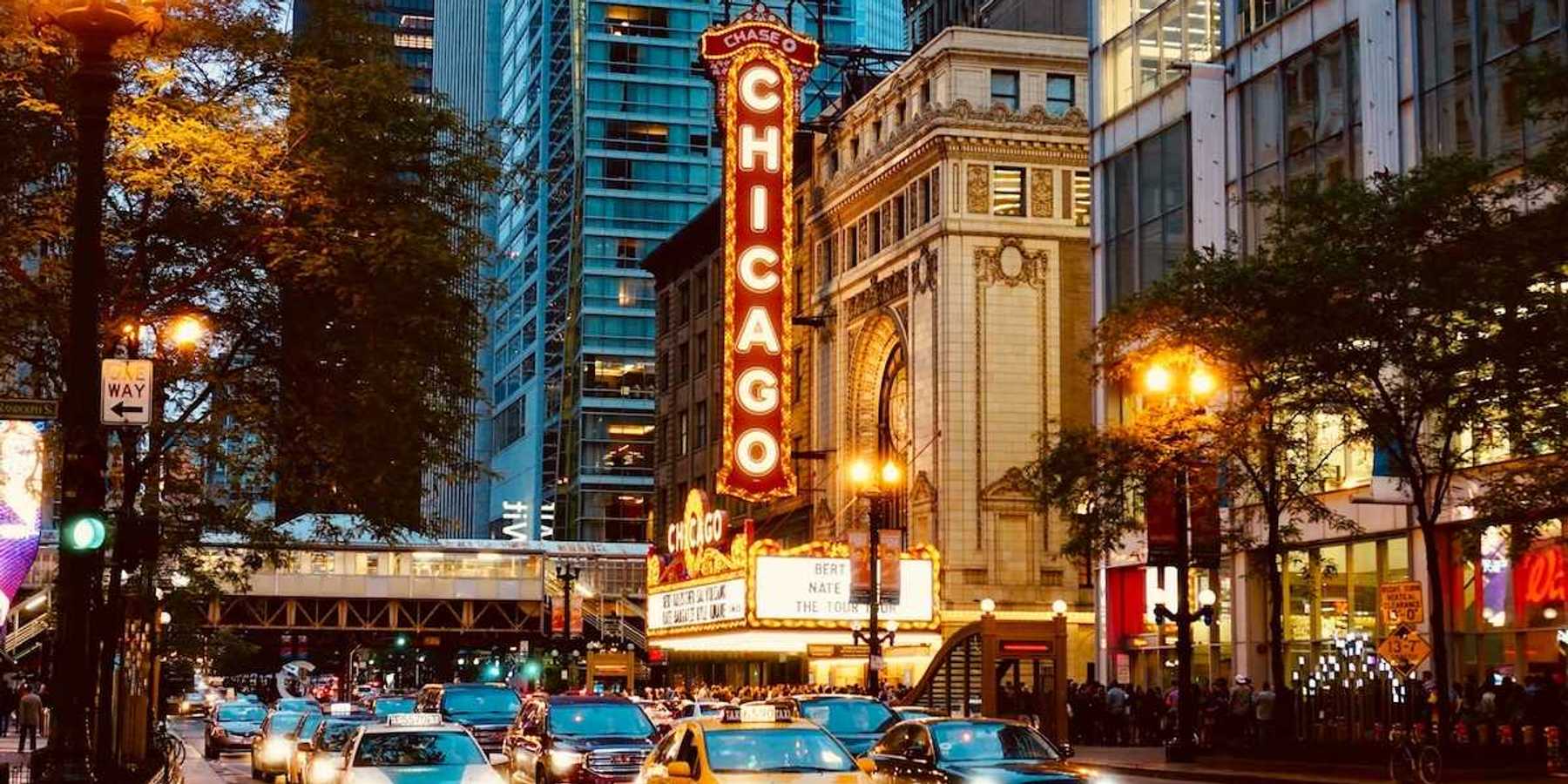 Nightime street traffic on the Chicago Loop